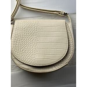 A New Day ANA Ivory Cream Bold Crocodile Texture Saddle Bag Style Purse New Cond